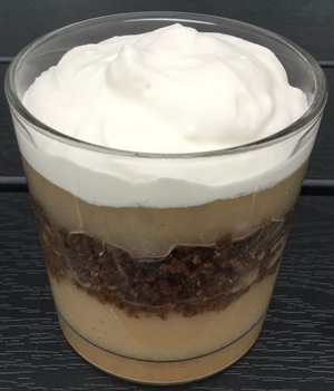 Æblekage med rugbrødsrasp