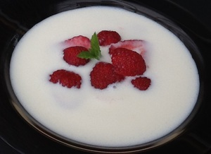 Koldskål med hyldeblomst