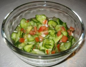 Agurkesalat med tomat
