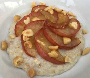 Havregrød med honningstegte æbler