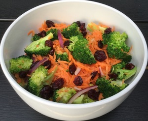 Broccolisalat med gulerod