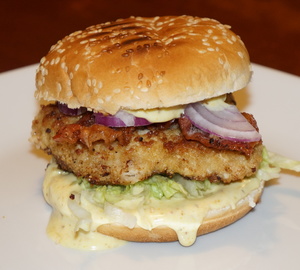 Kyllingeburger med karrydressing
