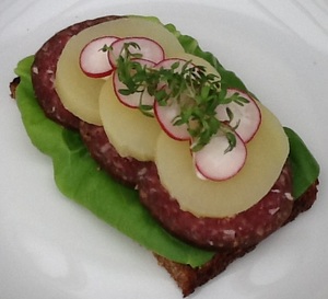 Oksespegepølse med kartoffel