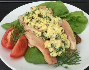 Røget ørred med røræg