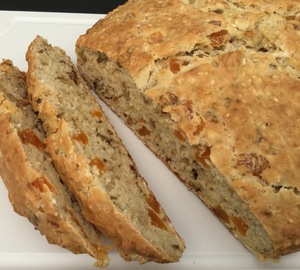 Valnøddebrød med avrikoser