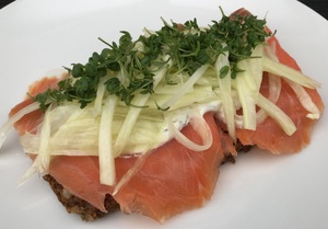 Laks med fennikel og estragonmayo