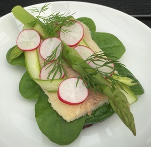 Røget forel med asparges