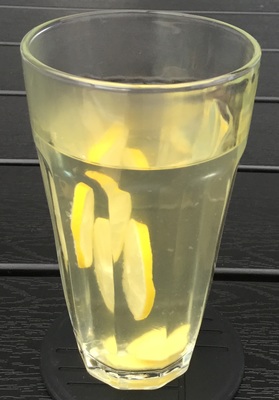 Varm hyldeblomstdrik med ingefær