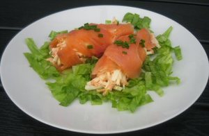 Lakseruller med vintersalat