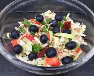 Speltsalat med blåbær