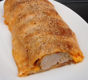 Indbagt mørbrad med pesto og cheddar