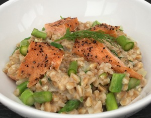 Speltotto med varmrøget laks