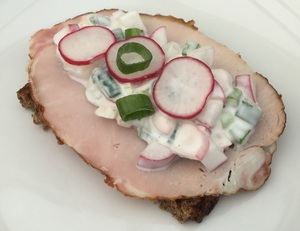 Hamburgerryg med radisesalat