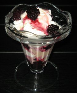 Is med brombær og Baileys