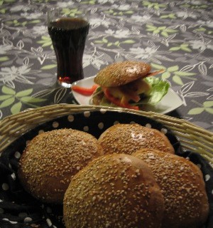 De færdigebagte burgerboller