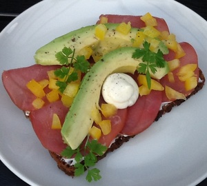 Røget mørbrad med avokado