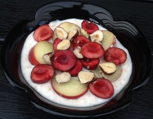 Kold grød med hyldeblomst