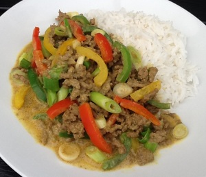 Oksekød i karry og kokosmælk