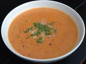 Tomat-ferskensuppe