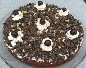 Chokoladelagkage med kirsebær