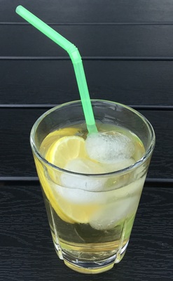 Iste med kamille og hyldeblomst