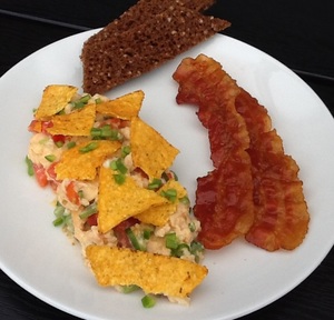 Scrambled eggs med nachos