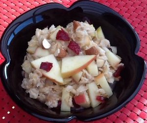 Havregrød med æble, tranebær og mandler