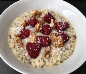 Chiagrød med appelsin og hørfrø