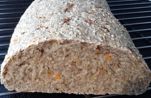 Fuldkornsbrød med gulerod