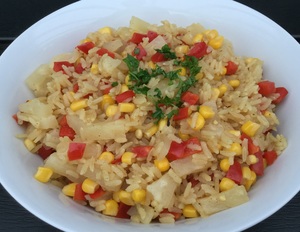Ris med grønsager og ananas