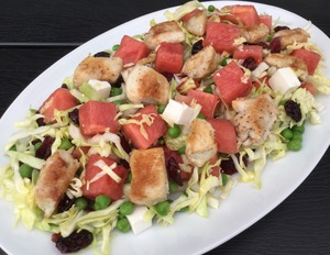 Salat med kylling, spidskål og vandmelon