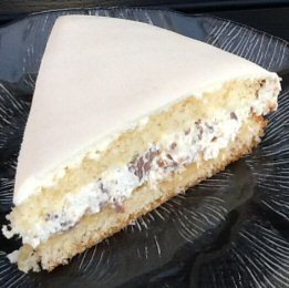 Marcipanlagkage med appelsinmarmelade