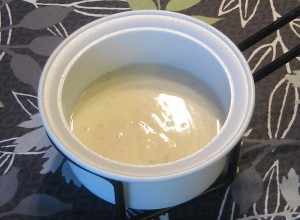 Den færdige mælkesauce, her med lidt muskatnød i.